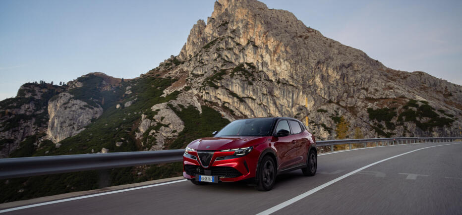 Alfa Romeo Junior Ibrida: Με 27.990 ευρώ και 8 χρόνια εργοστασιακή εγγύηση