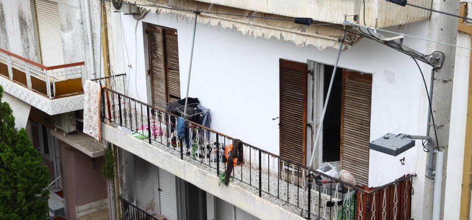 Άγιοι Ανάργυροι: Υποσιτισμένα τα τρία παιδιά που ζούσαν στην τρώγλη