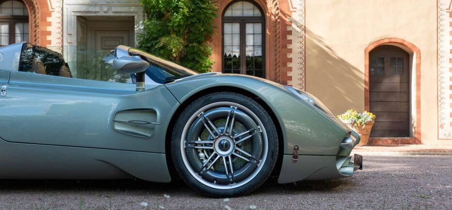 Pirelli: 1500 χιλιόμετρα με Pagani Utopia Roadster