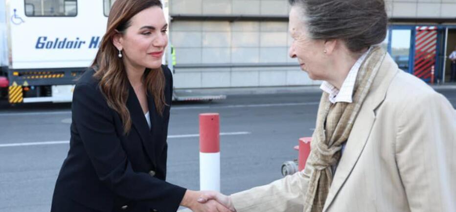 Στην Ελλάδα η πριγκίπισσα Άννα - Θερμή υποδοχή από την Όλγα Κεφαλογιάννη