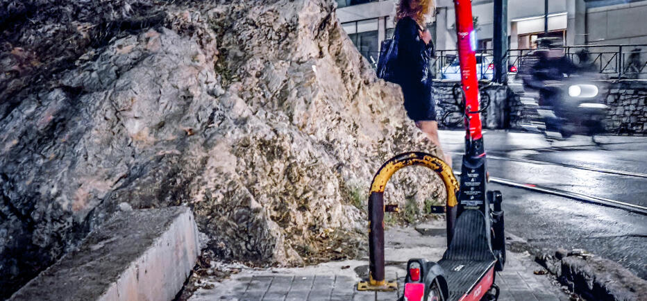 Παιανία: Στη ΜΕΘ 12χρονος που οδηγούσε πατίνι & παρασύρθηκε από αυτοκίνητο
