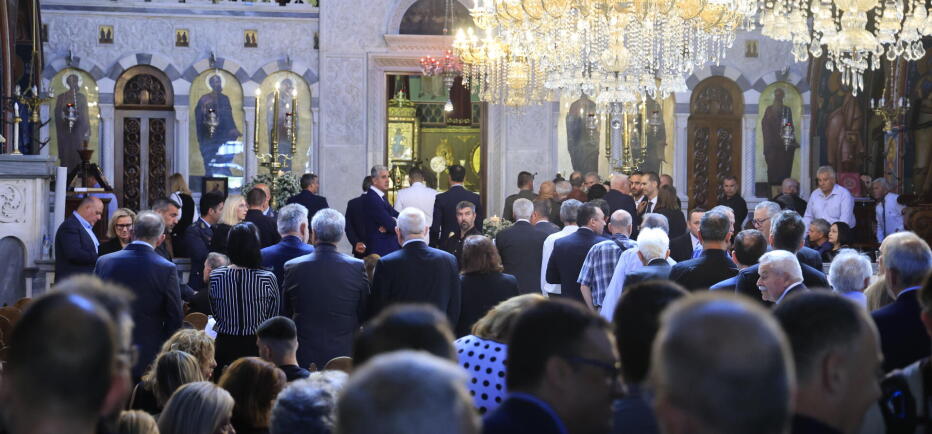 Συγκίνηση στην κηδεία του Νίκου Ταγαρά - Ποιοι πολιτικοί έδωσαν το «παρών»