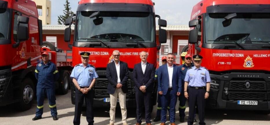 Όμιλος Σαρακάκη: Παράδοση 10 νέων Renault Trucks στο Πυροσβεστικό Σώμα