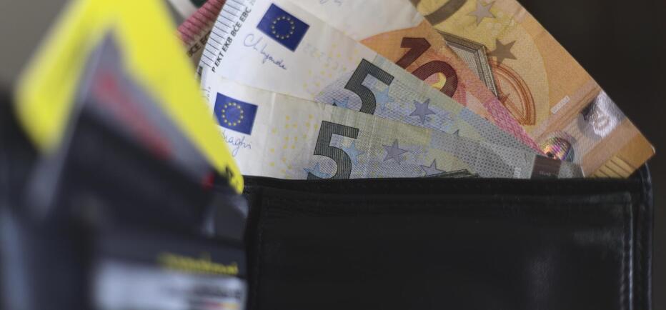 Ακατάσχετος λογαριασμός: Αύξηση ορίου στα 1.600€ και ποιες οφειλές αφορά