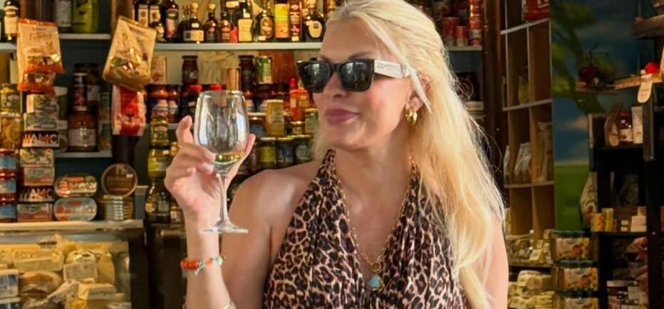 Ελένη Μενεγάκη: Η leopard εμφάνιση που τράβηξε όλα τα βλέμματα