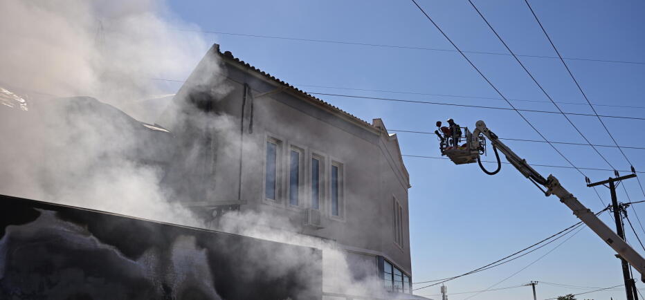 Μενίδι: Φωτιά σε κατάστημα με ανταλλακτικά - Ποιοι δρόμοι είναι κλειστοί