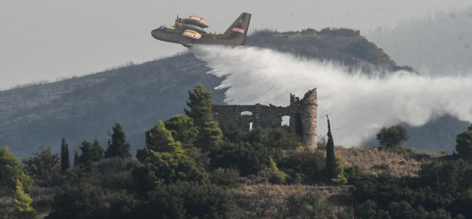 Φωτιά τώρα στη Σύρο: Μήνυμα από το 112  - Εκκενώνεται οικισμός