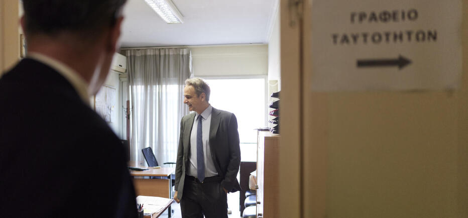 Μητσοτάκης: Στο Αστυνομικό Τμήμα Συντάγματος για να βγάλει ταυτότητα