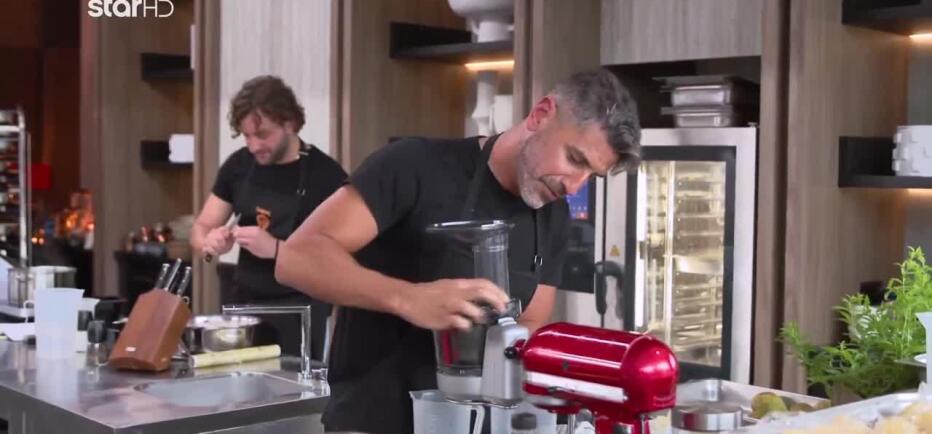 MasterChef: Το ατύχημα του Φίλιπ με τον αποχυμωτή