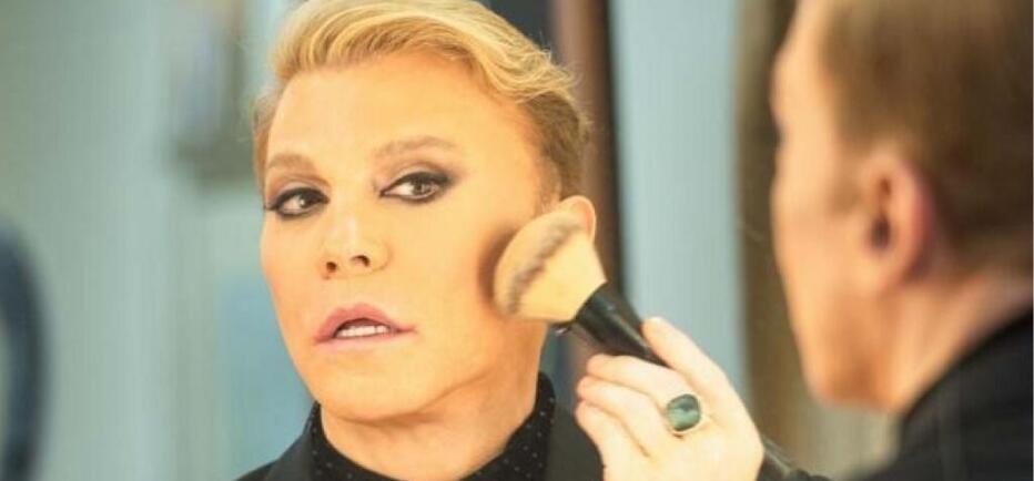 Ο Τάκης Ζαχαράτος «μεταμορφώνεται» σε «Δεσποινίς Μαργαρίτα»