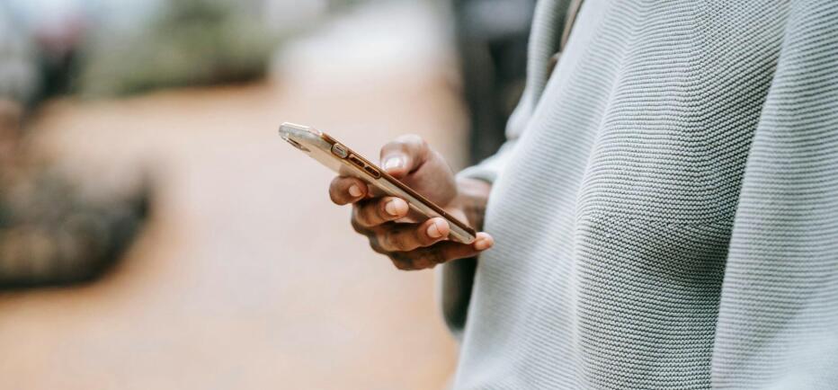 Voucher έως 70 ευρώ για smartphone: Ποιοι το δικαιούνται