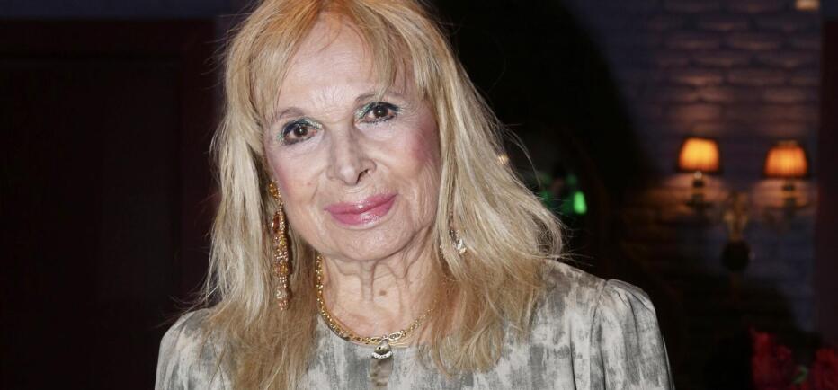 Άννα Φόνσου: «Η απουσία σου, πληγή στην καρδιά μου, άδειασε η αγκαλιά μου»