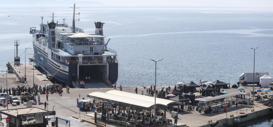 Δεμένα τα πλοία στη Ραφήνα: 24ωρη απεργία των ναυτεργατών