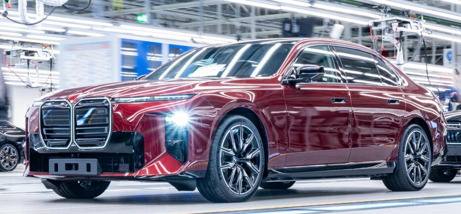 BMW Σειρά 7: Στην παραγωγή η νέα γενιά