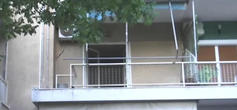 Παγκράτι: Μυστήριο με τη σορό άνδρα που βρέθηκε τυλιγμένη με σεντόνι