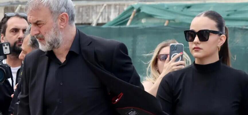 Βικτώρια Δέλλα: Η κόρη Μαστροκώστα - Τραϊανού αποφοίτησε από το σχολείο