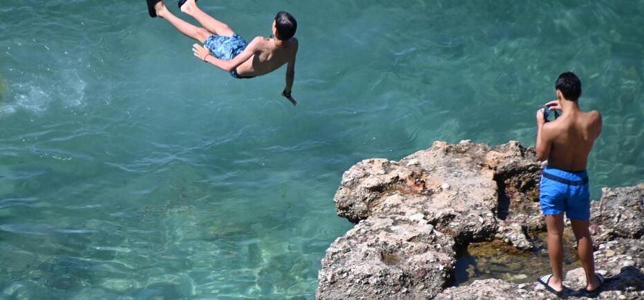 Καιρός: Εξασθενούν οι άνεμοι - Πότε έρχονται 40αρια