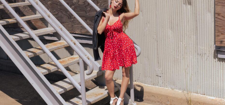 Summer Dress: Η πιο κομψή απάντηση στις ζεστές μέρες του καλοκαιριού