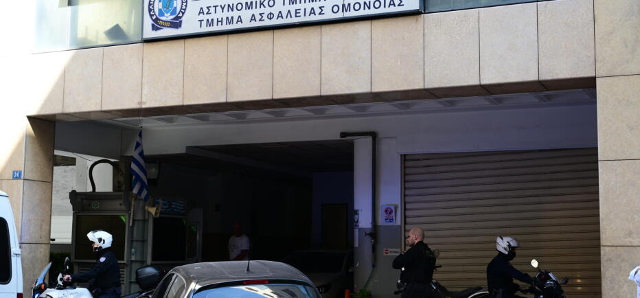 Ένοχοι οι δύο αστυνομικοί για τον βιασμό 19χρονης στο ΑΤ Ομονοίας