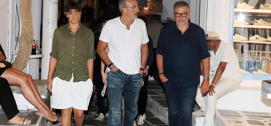 Γιώργος Λιάγκας: Στα σοκάκια της Μυκόνου με τον γιο του, Γιάννη
