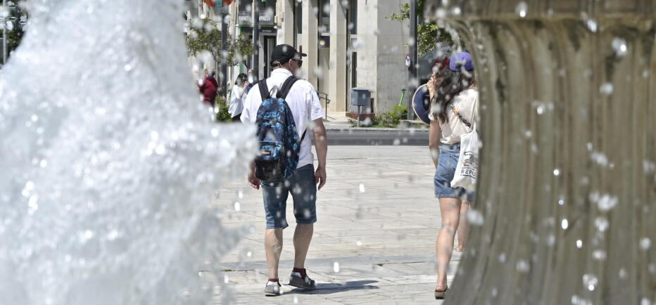 Καιρός: Έρχεται μίνι καύσωνας και μετά... αστάθεια με μπόρες