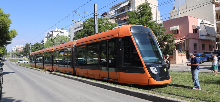 Παλαιό Φάληρο: Σύγκρουση τραμ με τρίκυκλο - Τραυματίστηκε 9χρονη
