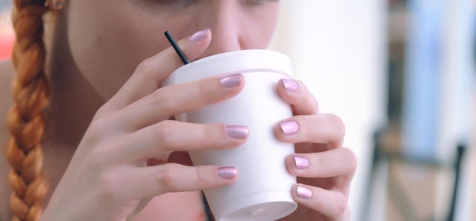 Τα nude νύχια είναι το νέο nail trend για τις καλοκαιρινές διακοπές