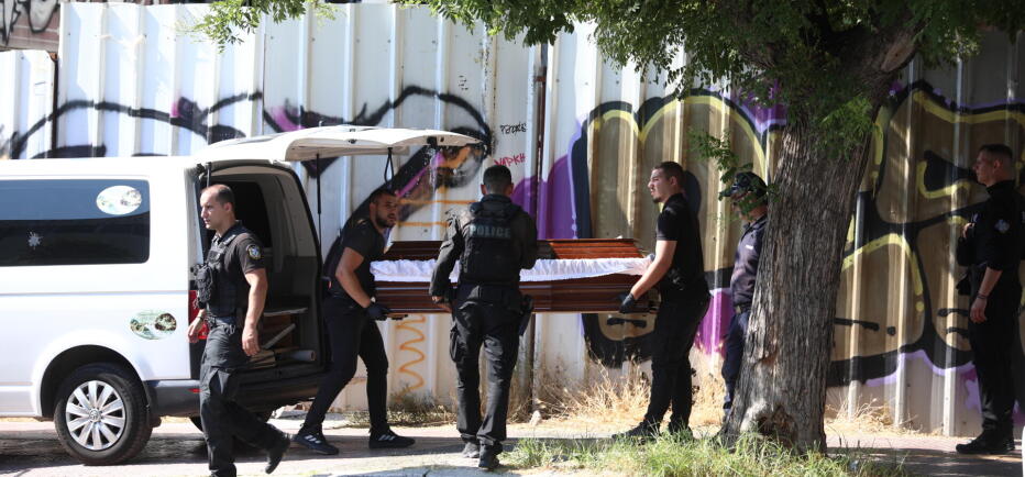 Θρίλερ στην Κυψέλη: Τα σενάρια που εξετάζει η ΕΛ.ΑΣ για τη σορό στη βαλίτσα