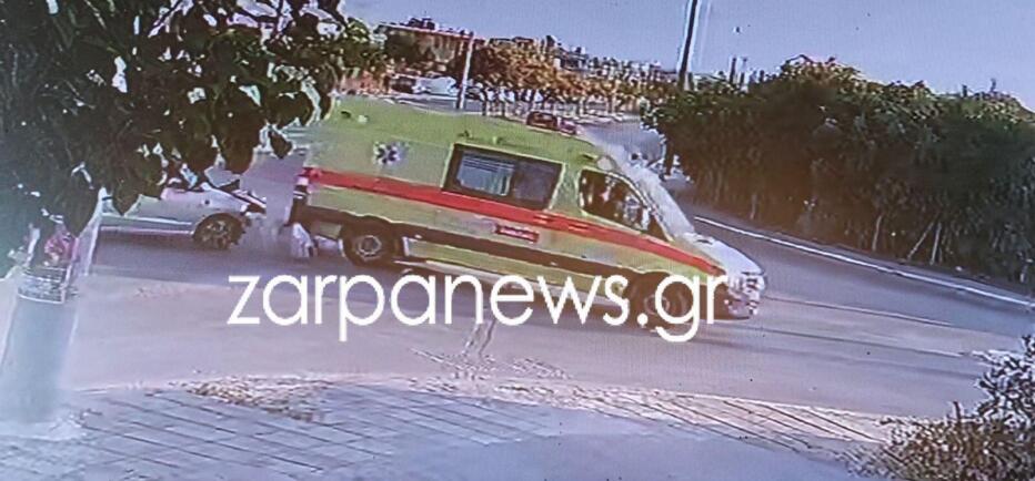 Χανιά: Βίντεο ντοκουμέντο από τη στιγμή του τροχαίου με το ασθενοφόρο
