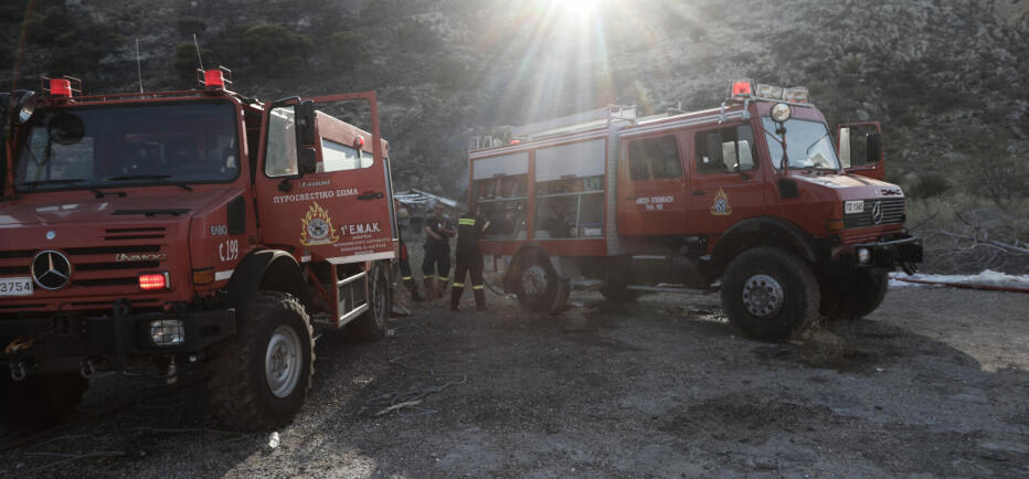Φωτιά τώρα στη λεωφόρο Σχιστού στο Πέραμα