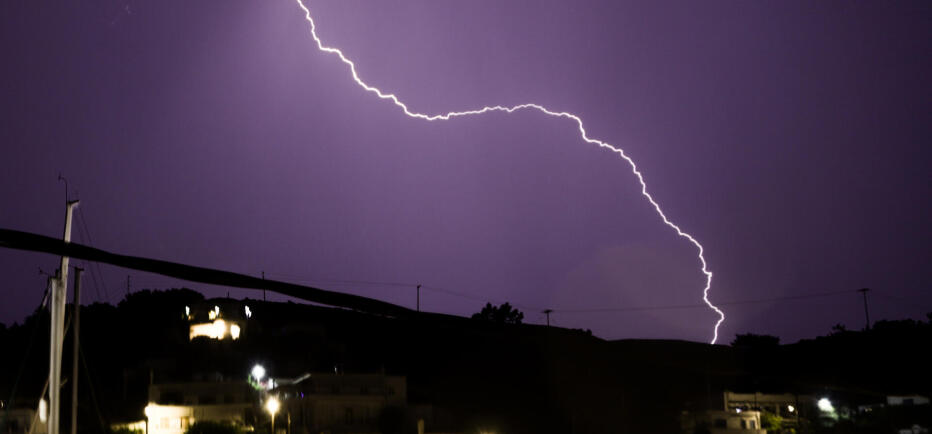 Θεαματική αλλαγή του καιρού: Από τους 43°C, σε επικίνδυνες καταιγίδες