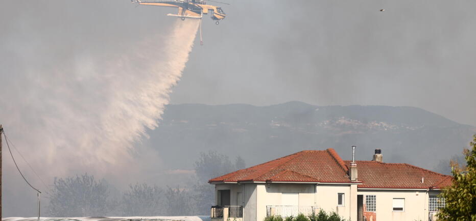 Φωτιά στο Δερβένι Θεσσαλονίκης: Ήχησε το 112 - «Μείνετε στα σπίτια σας»