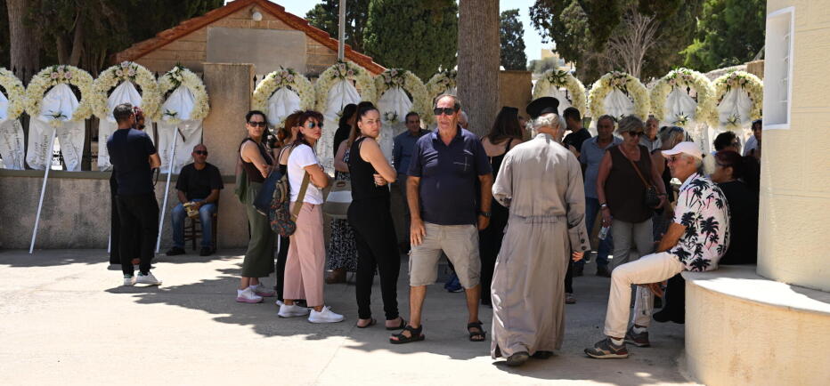 Σύρος: Σε κλίμα οδύνης η κηδεία της 42χρονης διασώστριας