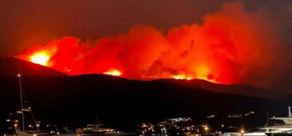 Πύρινος εφιάλτης στην Πάρο: Ολονύχτια μάχη με τη φωτιά – Βροχή τα 112