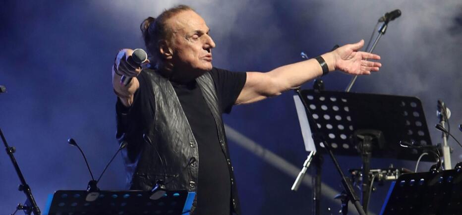 Παπακωνσταντίνου: «Σβήστε τα καπνογόνα. Δύο άνθρωποι κάηκαν δίπλα μας»