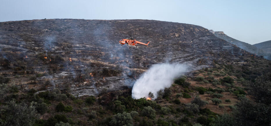 Φωτιά ξανά στην Πάρο: Μήνυμα 112 για εκκένωση οικισμού