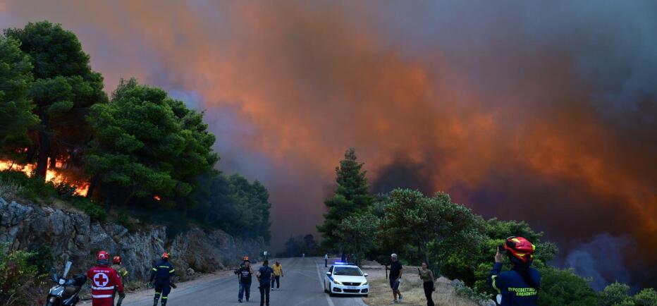 Σκηνές απόλυτης καταστροφής από τις φωτιές σε Πόρτο Γερμενό και Βοιωτία