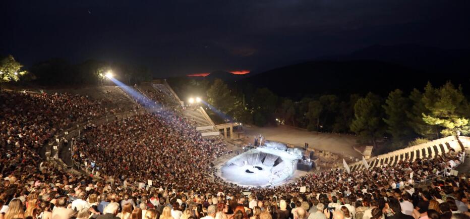 Έναρξη περιοδείας για τις «Τρωάδες», μετά τον θρίαμβο στην Επίδαυρο