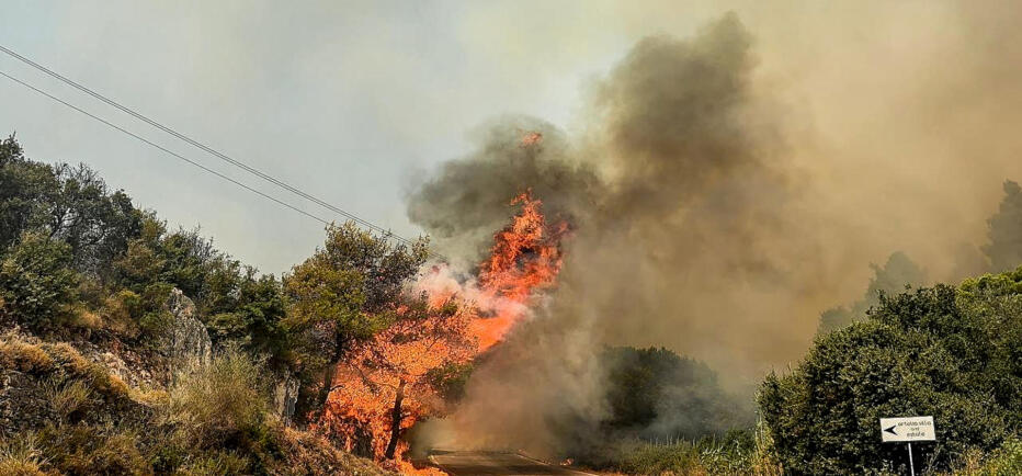 Φωτιά τώρα στο Κορωπί: Ήχησε το 112