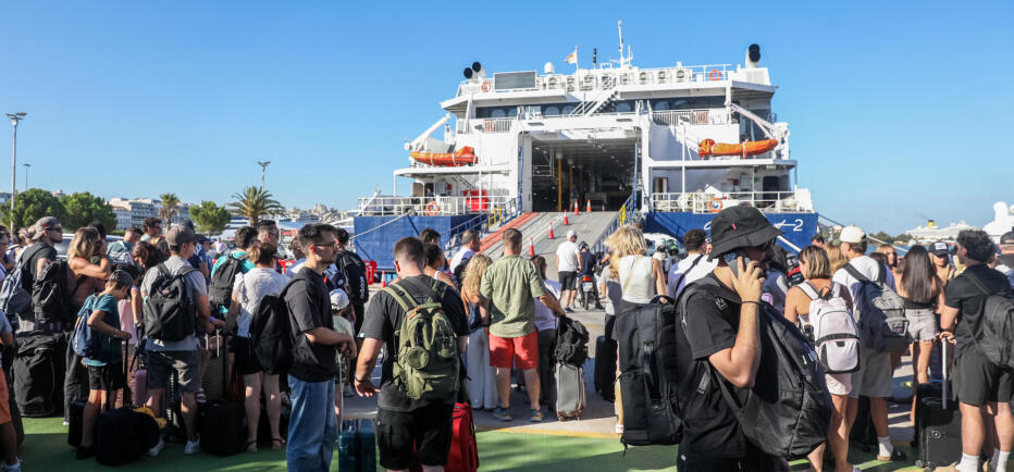 Πάνω από 56.000 επιβάτες αναχώρησαν σήμερα από τα λιμάνια της Αττικής