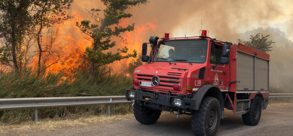 Ο καιρός Hot Dry Windy θέτει σε Red Code τη χώρα - Άνεμοι 9 μποφόρ και 39◦C