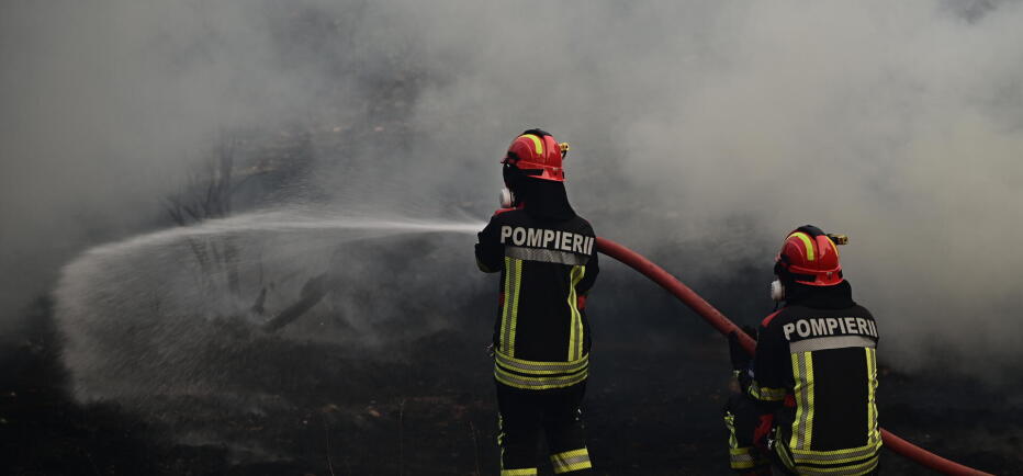 Φωτιά τώρα στον Λουτρόπυργο Αττικής - 112 για εκκένωση 3 περιοχών