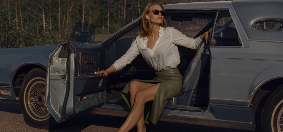 5 απλοί τρόποι για να κάνεις styling σε μια κλασική δερμάτινη φούστα