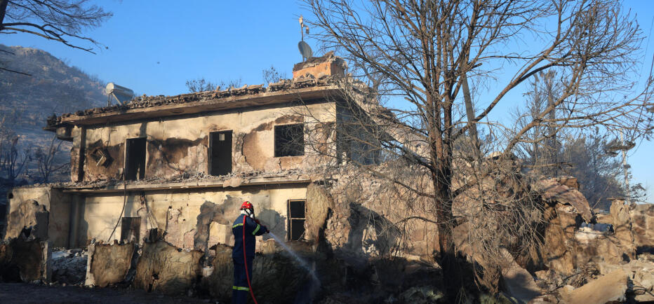 Σαλαμίνα: Πιθανόν από αμέλεια ηλικιωμένης η φωτιά στα Περιστέρια