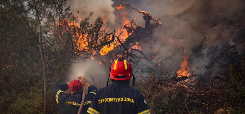 Φωτιά τώρα στη Λακωνία - Επιχειρούν 3 αεροπλάνα και ένα ελικόπτερο