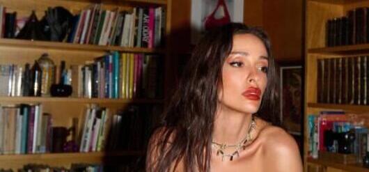 Ελένη Φουρέιρα: Η καλοκαιρινή topless πόζα που ανέβασε τη θερμοκρασία