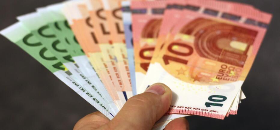 Ποια επιδόματα και συντάξεις πληρώνονται έως τέλος Αυγούστου