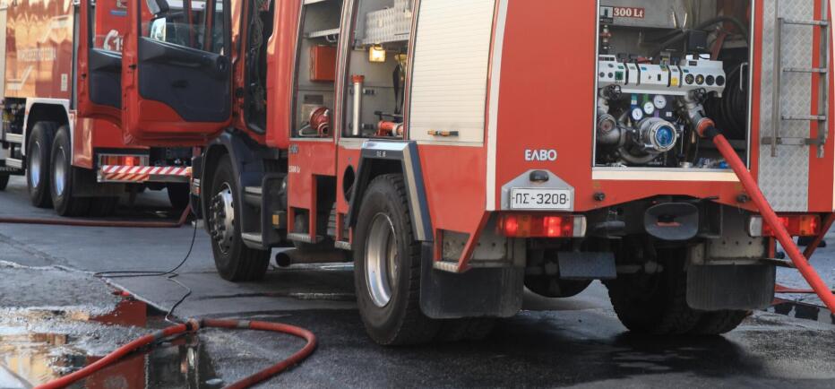 Υπό έλεγχο η φωτιά σε επαγγελματικό χώρο στην Ανθούσα