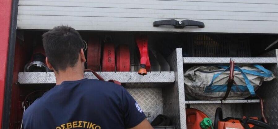 Φωτιά σε εγκαταλελειμμένο κτίριο στο κέντρο της Αθήνας