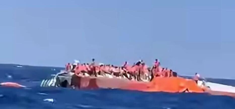 Κατεχόμενα: Αναποδογύρισε πλοίο με 279 επιβάτες ανοιχτά της Κερύνειας
